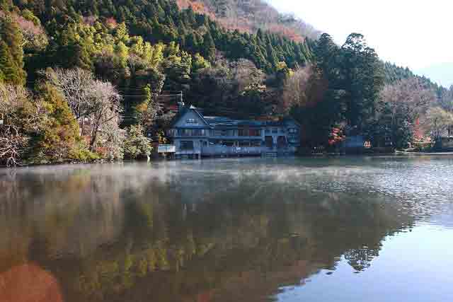 湯布院でははずせない金鱗湖
